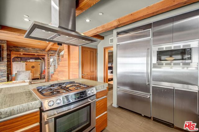 1421 Fernwood Pacific Drive photo 8