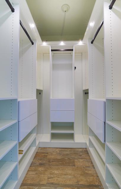 500 W Harbor Dr, San Diego CA: https://media.crmls.org/mediaz/914b6a50-5386-4ba8-8cd0-180c37c7540e.jpg