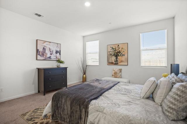 8189 Scrimshaw Way, Sacramento CA: https://media.crmls.org/mediaz/914b8092-0e05-4a1d-981c-3baec1802f59.jpg