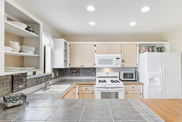 68790 Minerva Road, Cathedral City CA: https://media.crmls.org/mediaz/914b822e-f800-4804-a5c5-8c0b51daff6f.jpg