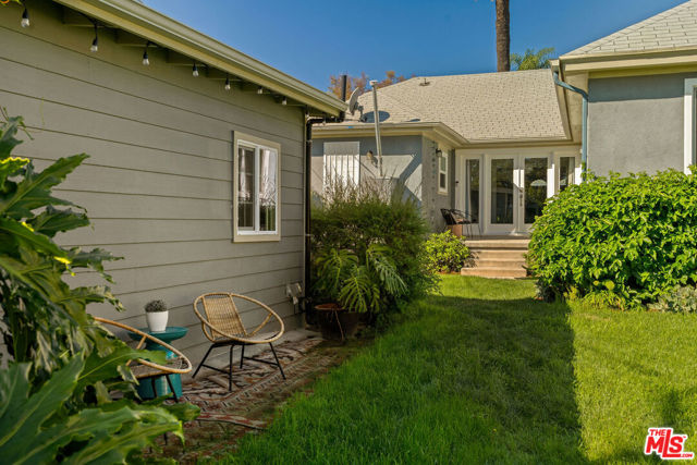 5748 7th Avenue, Los Angeles CA: https://media.crmls.org/mediaz/914bbd89-e94e-4348-9058-dc6911fe9e47.jpg