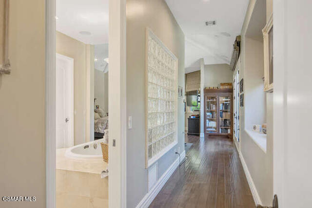 421 Whitegate Road, Thousand Oaks CA: https://media.crmls.org/mediaz/914c2780-20a5-43fd-ba40-12afdb75ecb7.jpg