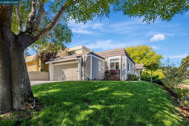 2280 Hastings Dr, Belmont CA: https://media.crmls.org/mediaz/914c3f20-ccc8-41d4-ba56-c1448bd2bc00.jpg