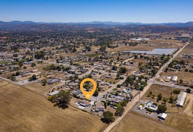 1355 Franklin Lane, Ramona CA: https://media.crmls.org/mediaz/914c5ab5-00a9-48fd-86cb-f486dfc32e97.jpg