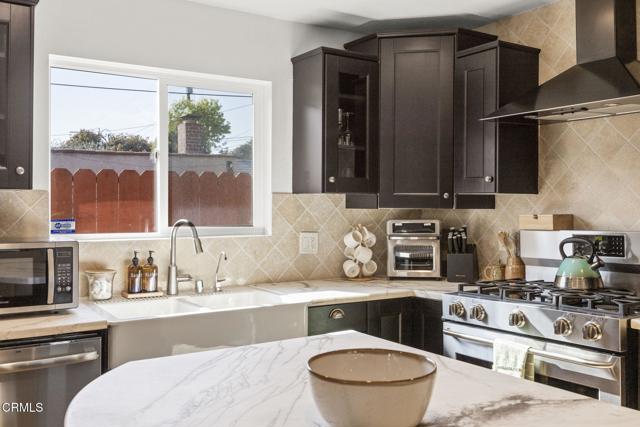 1727 San Nicholas Street, Ventura CA: https://media.crmls.org/mediaz/914c69bf-f7d3-4b3c-9afd-2ada37640d0e.jpg