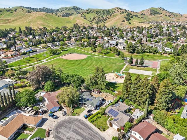 2308 Gabriel Court, Antioch CA: https://media.crmls.org/mediaz/914c9587-ba4f-4065-a6f5-8d9cb25aa7a1.jpg