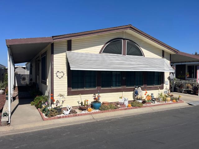 500 N Tully Road, Turlock CA: https://media.crmls.org/mediaz/914c9a03-4aef-48f7-9c51-adc8608ac8bc.jpg