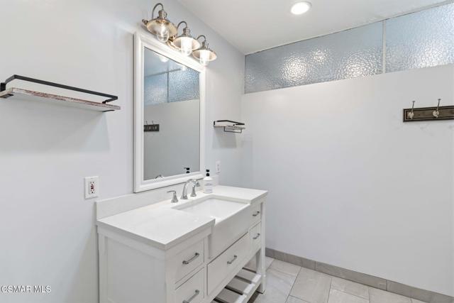 1881 Wellesley Drive, Thousand Oaks CA: https://media.crmls.org/mediaz/914cd67d-94cd-4a09-8858-a8d56398dac4.jpg