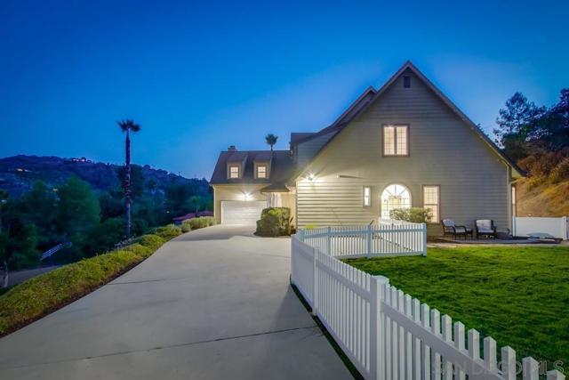 2543 Daisy Ln, Fallbrook CA: https://media.crmls.org/mediaz/914cdda5-9a1a-4d7b-90b8-2f366ce32dd9.jpg