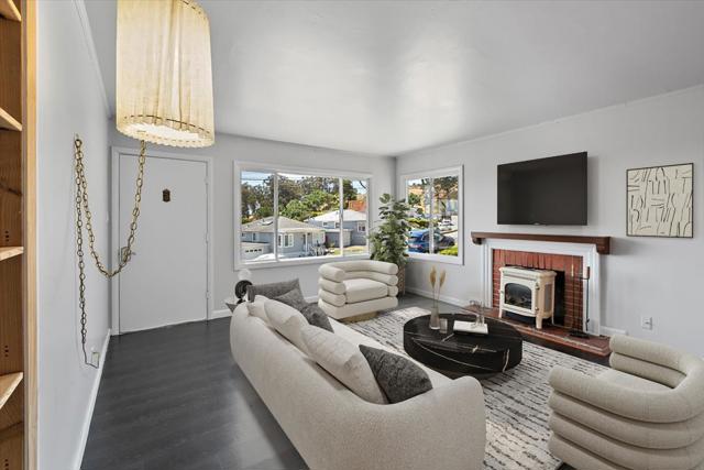 659 Ash Avenue, South San Francisco CA: https://media.crmls.org/mediaz/914d2870-8b12-4aa3-9fe4-eb223056edcd.jpg