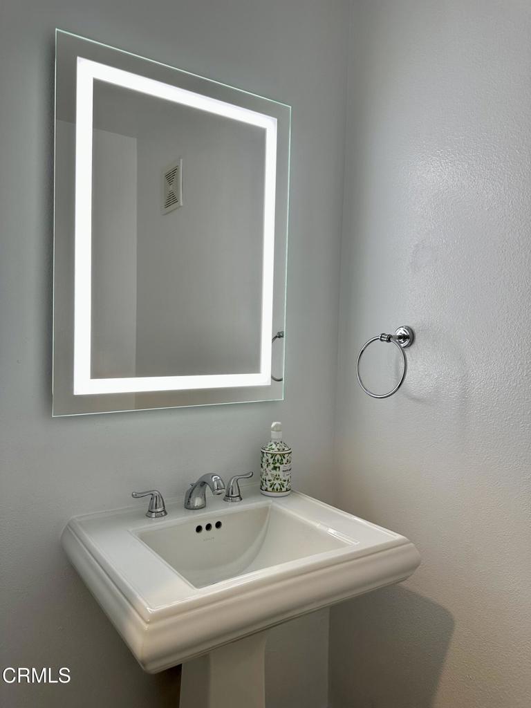 https://media.crmls.org/mediaz/914d713b-3595-40fb-ab55-bfecd7fa3ae1.jpg?preset=X-Large