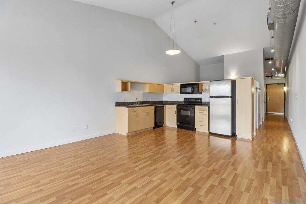 777 6th Avenue - photo 15