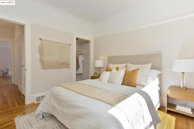 5626 Broadway, Oakland CA: https://media.crmls.org/mediaz/914d9c76-aa17-4268-a692-468d0d9dd722.jpg