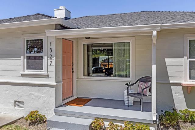 1327 Madera Avenue, Menlo Park CA: https://media.crmls.org/mediaz/914db817-59af-469e-9dff-15afd431aff2.jpg