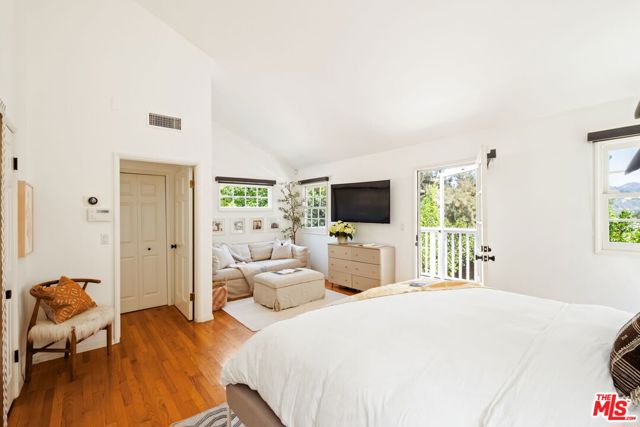 2204 Stanley Hills Drive, Los Angeles CA: https://media.crmls.org/mediaz/914df899-9a7c-49dd-8ebf-b802e027b6c5.jpg