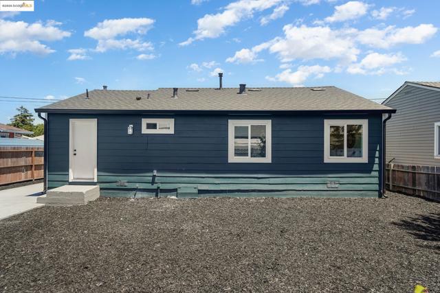 278 Cairo Rd, Oakland CA: https://media.crmls.org/mediaz/914e7f24-d353-4645-b57a-523894fb2bc2.jpg