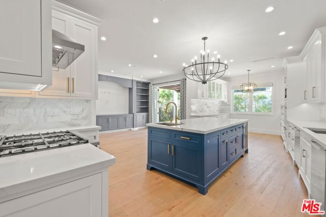 1153 S Clark Drive, Los Angeles CA: https://media.crmls.org/mediaz/914e8c28-4d75-431e-a23b-99f0e0ceb047.jpg