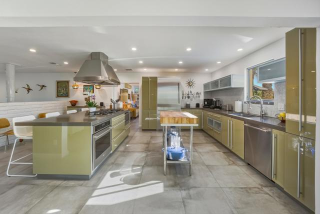 5337 E Lakeside Drive, Palm Springs CA: https://media.crmls.org/mediaz/914eb026-bb80-44c8-878a-cc53101447bb.jpg