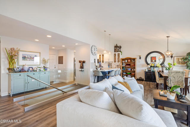 6766 Las Olas Way, Malibu CA: https://media.crmls.org/mediaz/914f2ce4-e30f-4692-bae5-add6200776bb.jpg