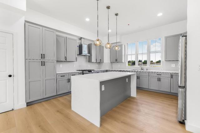 409 San Luis Avenue, Watsonville CA: https://media.crmls.org/mediaz/915025e8-2353-4152-9fc4-863d9f07a83d.jpg