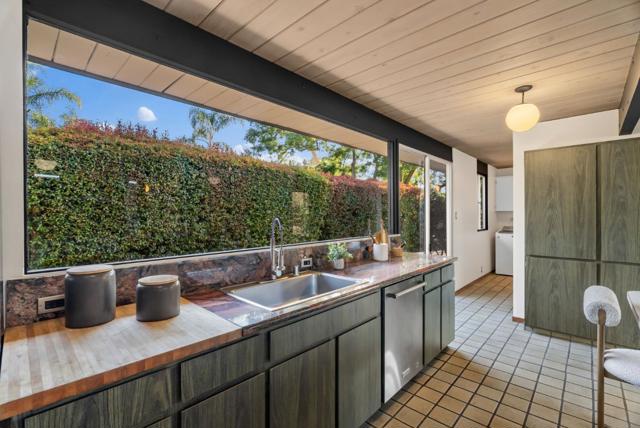1339 Lennox Way, Sunnyvale CA: https://media.crmls.org/mediaz/91504021-f2dd-4ed4-88c1-b5e91f82e31a.jpg