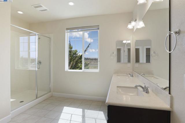 1503 S Oliveira Dr, Mountain House CA: https://media.crmls.org/mediaz/9150aea8-9ffe-4971-b7eb-a98c1709db7a.jpg