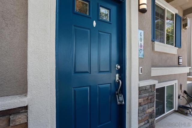 4007 Bluff View Way, Carlsbad CA: https://media.crmls.org/mediaz/91517fb4-f42f-45af-a597-f69995f14719.jpg