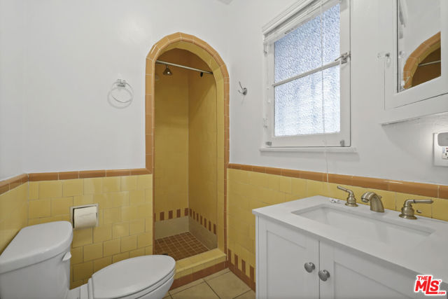 1143 S Rimpau Boulevard, Los Angeles CA: https://media.crmls.org/mediaz/915185b7-39ff-45c8-b896-c474a2219f86.jpg