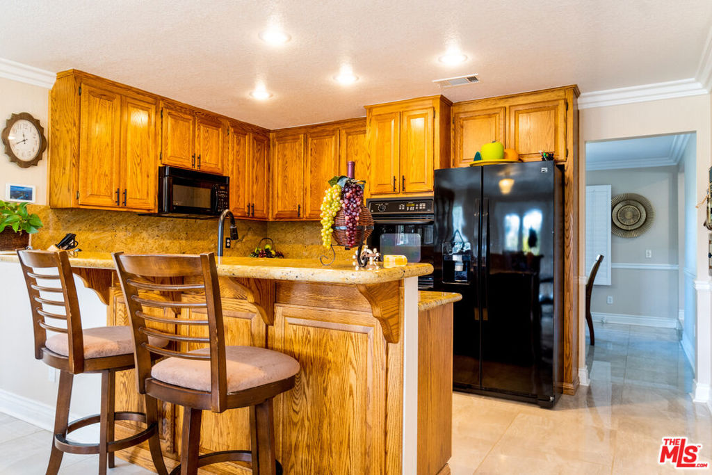 https://media.crmls.org/mediaz/91518fa4-4102-48b2-825f-08203ed62e86.jpg?preset=X-Large