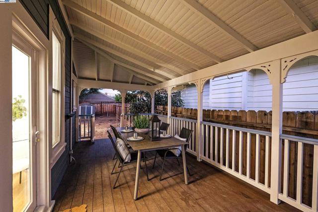 624 N 17Th St, San Jose CA: https://media.crmls.org/mediaz/9151a53f-574b-465a-bc2f-41318fc11233.jpg