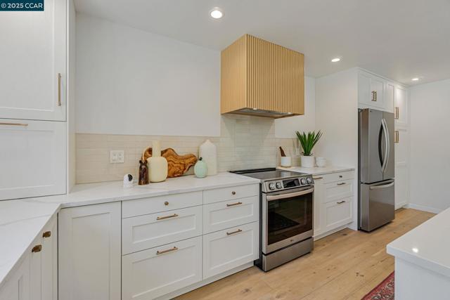 503 Vine Hill Way, Martinez CA: https://media.crmls.org/mediaz/9151c29e-7833-4b57-940b-23228faa78c9.jpg