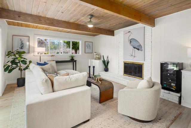 850 Coronado Ave, Coronado CA: https://media.crmls.org/mediaz/91522002-670c-45c4-986e-0f3a394518e2.jpg