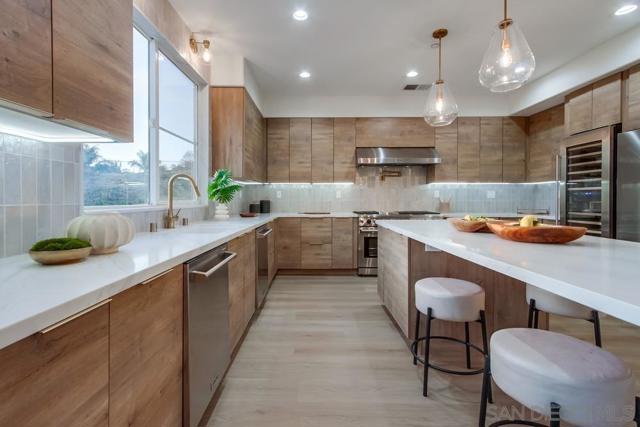2482 San Clemente Ave, Vista CA: https://media.crmls.org/mediaz/915228ec-0c99-461d-b84a-916543fff9f6.jpg