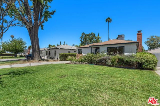 14357 Collins Street, Sherman Oaks CA: https://media.crmls.org/mediaz/915233b0-7439-493b-a787-00a081fda2f7.jpg