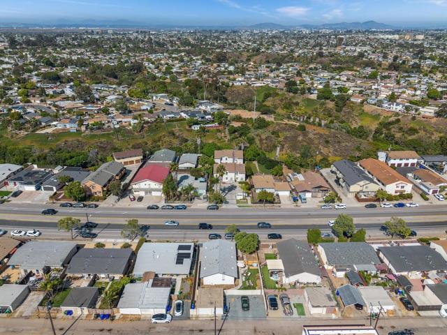 4440 42 Clairemont Dr, San Diego CA: https://media.crmls.org/mediaz/91526e02-8d01-4a12-a038-8f3e0f3ed976.jpg
