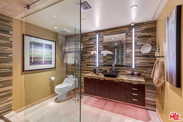 851 N Kings Road, West Hollywood CA: https://media.crmls.org/mediaz/9152aa2f-04a4-49b0-a5a7-2b57700e14f5.jpg