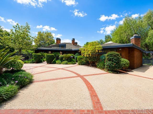 https://media.crmls.org/mediaz/9152b412-b920-4966-8351-e059673917fb.jpg?preset=X-Large