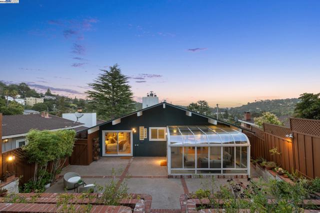2140 Pullman Ave, Belmont CA: https://media.crmls.org/mediaz/9153064b-17b7-4225-b182-736bfda3a5f5.jpg