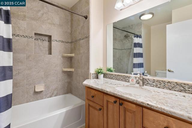 313 Willowwood Ct, Vacaville CA: https://media.crmls.org/mediaz/915315fc-a897-4c7f-8f89-030d9e27ad67.jpg
