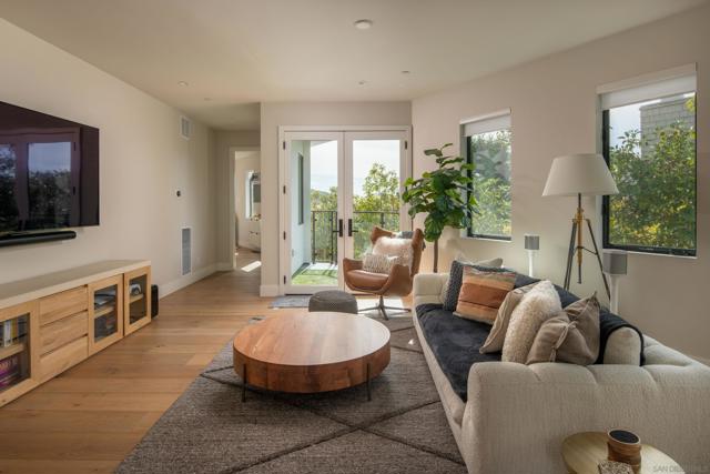 12994 Via Esperia, Del Mar CA: https://media.crmls.org/mediaz/915316f6-7637-4df2-91a0-b6ea45733320.jpg