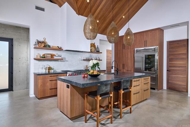 630 Ocean View Avenue, Encinitas CA: https://media.crmls.org/mediaz/91531fbc-d21c-4bb0-910b-e26797d83afc.jpg