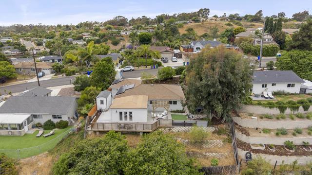 310 Bluff Wy, Oceanside CA: https://media.crmls.org/mediaz/915386ee-de9c-499c-ade3-be22ace32717.jpg