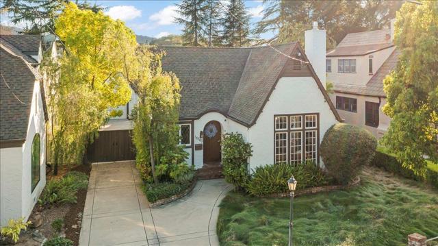 16760 Magneson Loop, Los Gatos CA: https://media.crmls.org/mediaz/91539fbe-94c5-4d54-96bb-7c486d03f9d0.jpg