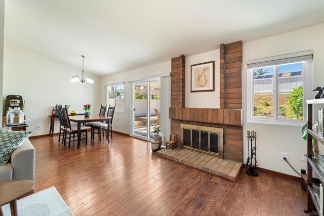 2708 MEDFORD CT, Carlsbad CA: https://media.crmls.org/mediaz/9153e894-21cf-4fd3-ab9b-cce97acf72f1.jpg