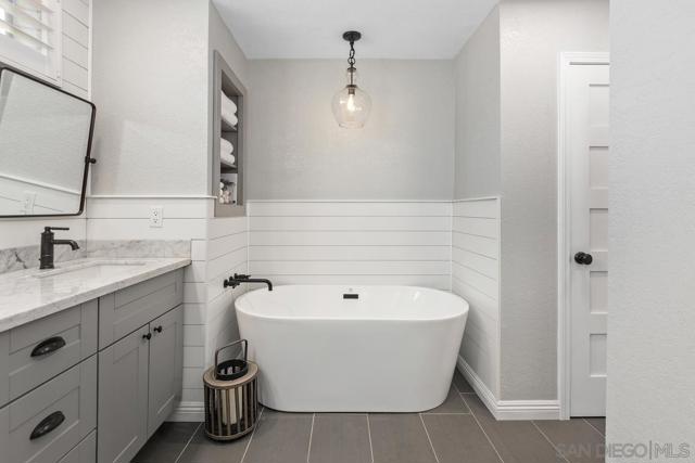 4533 Gesner St, San Diego CA: https://media.crmls.org/mediaz/915443ac-73b3-4199-b0eb-3b1813b80f90.jpg