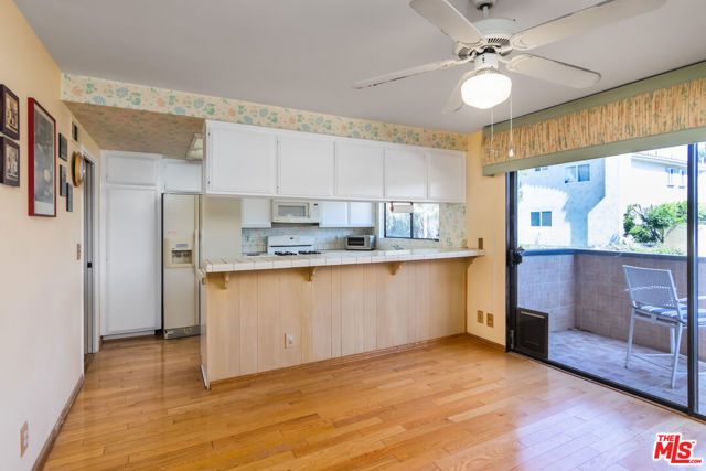14311 Hartsook Street, Sherman Oaks CA: https://media.crmls.org/mediaz/91549625-f0c3-4986-bf02-e388410b5ad4.jpg