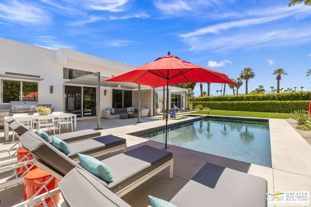 1449 N Via Miraleste, Palm Springs CA: https://media.crmls.org/mediaz/915602a9-064f-45cf-b526-8907abb77b99.jpg