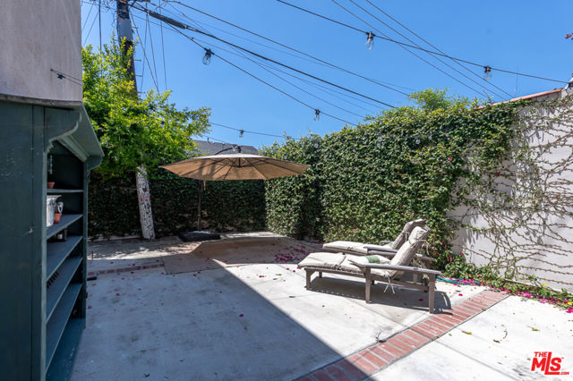 1239 S Orange Drive, Los Angeles CA: https://media.crmls.org/mediaz/91560b80-276c-47b0-a8b0-2b400c3444d7.jpg