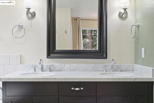 2136 Silver DR, Arnold CA: https://media.crmls.org/mediaz/91566acb-5133-4c49-b257-993605045094.jpg