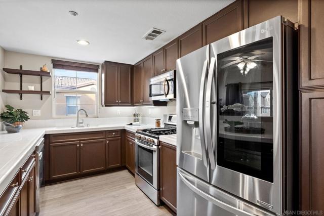 784 Portside Pl, San Diego CA: https://media.crmls.org/mediaz/91566e84-b83f-466e-8ed7-213d2034ce61.jpg